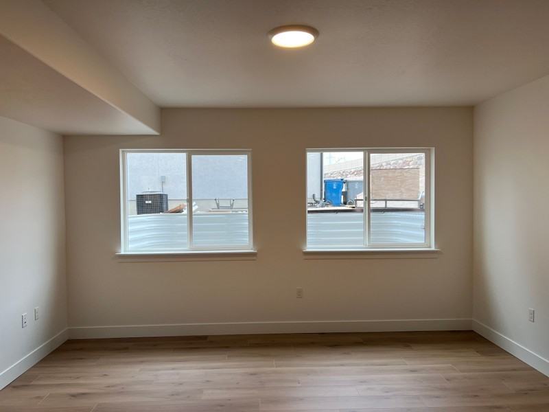 556 N Hill View Dr - Photo 4 of 6