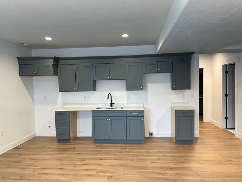 556 N Hill View Dr - Photo 5 of 6