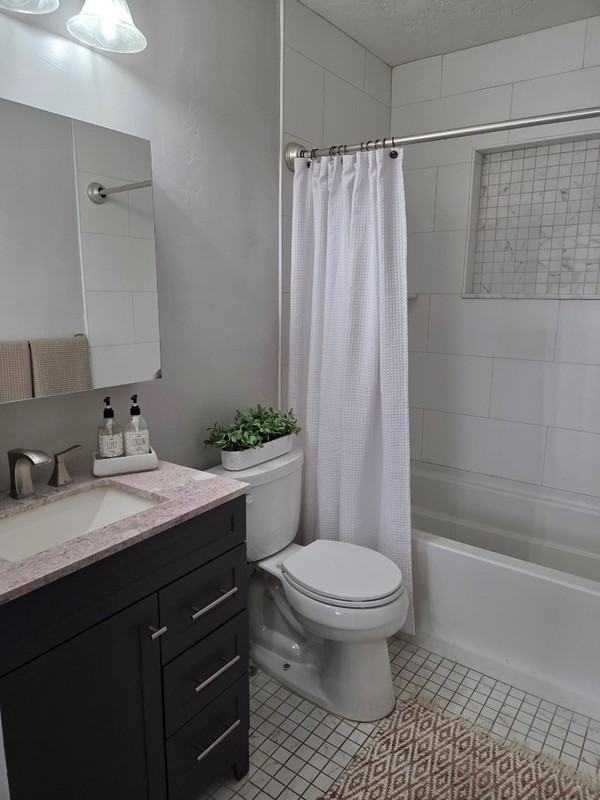 2631 S Chadwick St - Photo 4 of 10