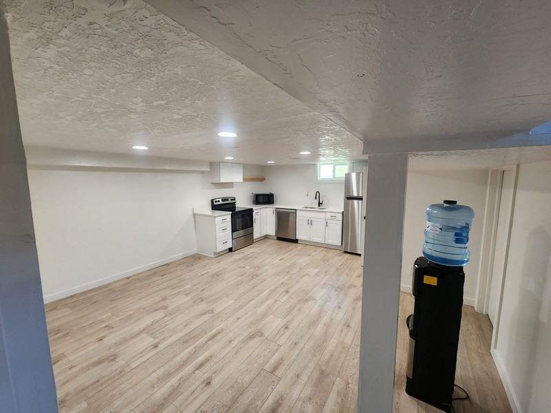 1061 20th St - Photo 2 of 8