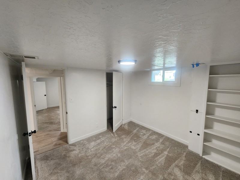 1061 20th St - Photo 6 of 8