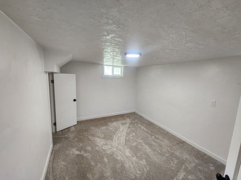1061 20th St - Photo 7 of 8
