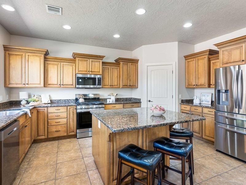 935 E Crooked Creek Dr - Photo 5 of 23
