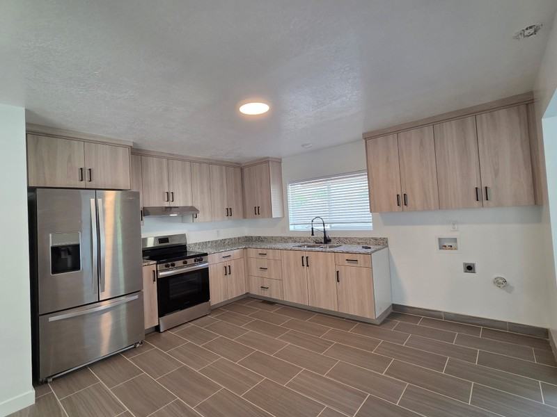 590 Nw #1 - Photo 6 of 8