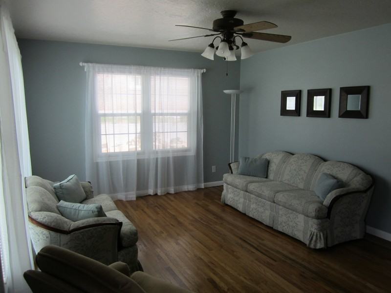 1237 Cross St - Photo 2 of 15