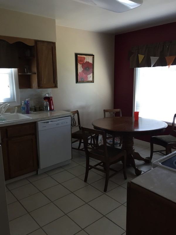 1237 Cross St - Photo 4 of 15