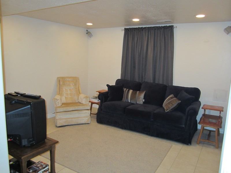 1237 Cross St - Photo 5 of 15