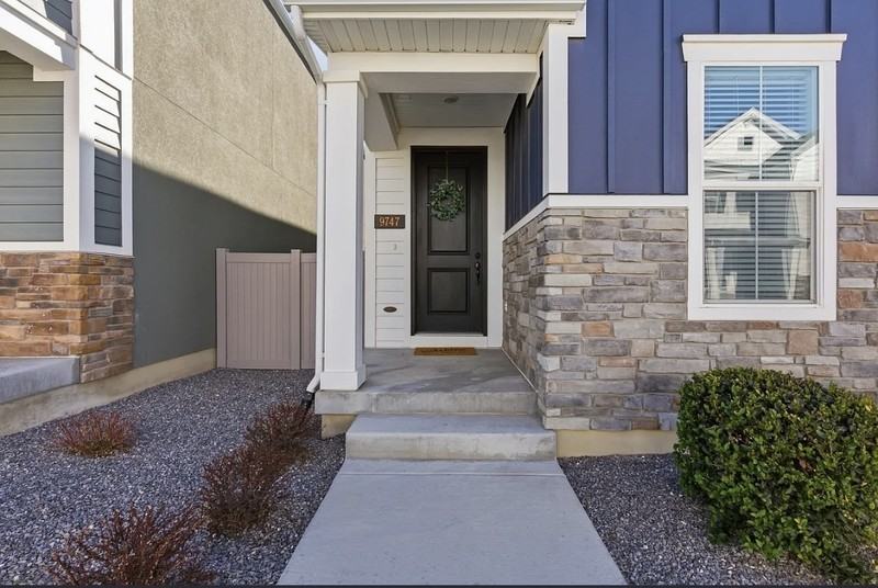 9747 N Ashgrove Ln - Photo 3 of 31