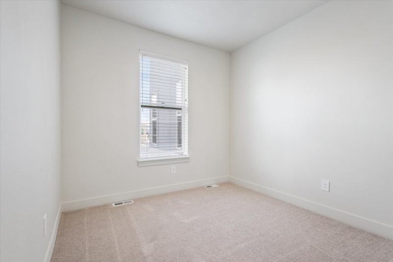 10637 S Stavanger Dr - Photo 5 of 37