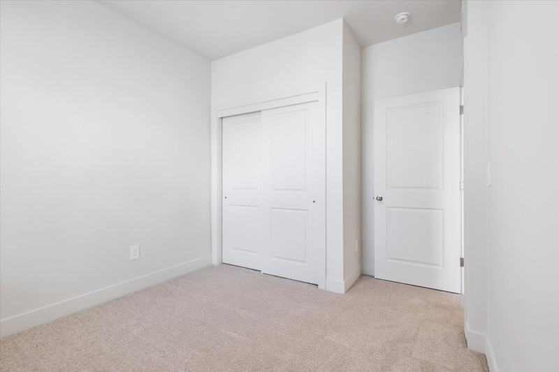 10637 S Stavanger Dr - Photo 7 of 37