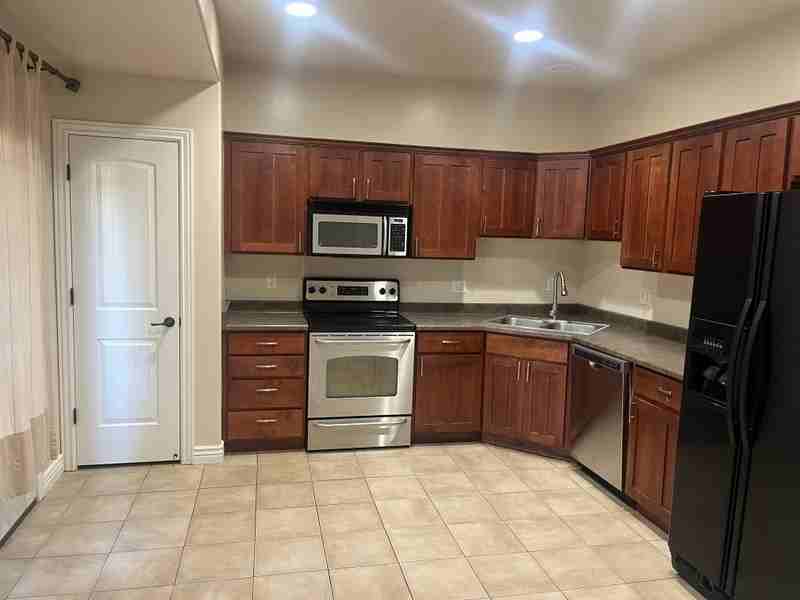 644 E Shadow View Ln - Photo 2 of 10