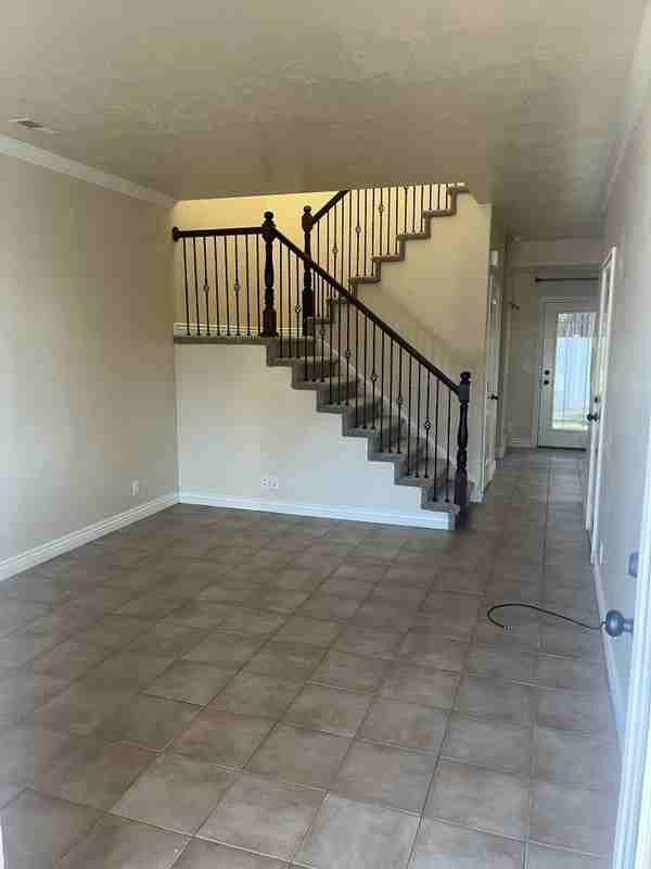 644 E Shadow View Ln - Photo 3 of 10