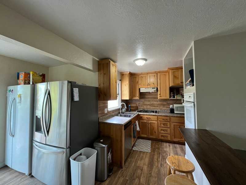 111 B St - Photo 3 of 6