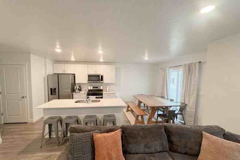 517 N Helmsman Ln - Photo 2 of 2