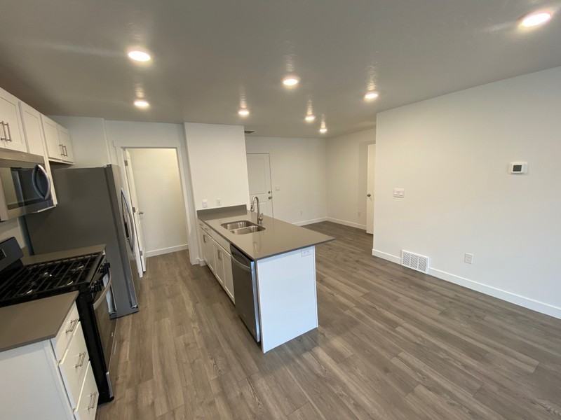 3961 W Yonex Dr - Photo 5 of 15