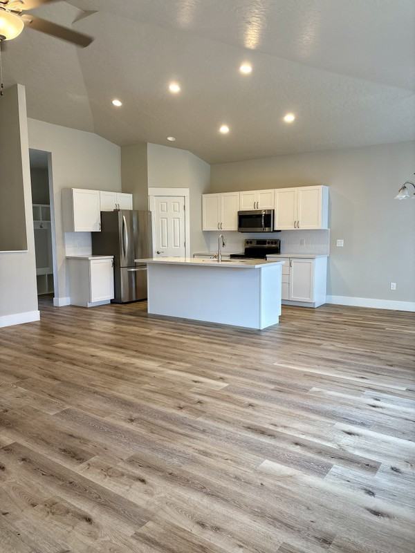697 W Aly - Photo 3 of 22