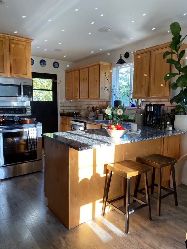 1117 S Main St - Photo 4 of 17