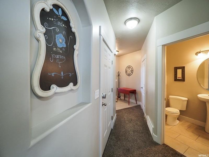 1646 N Venetian Way - Photo 3 of 24