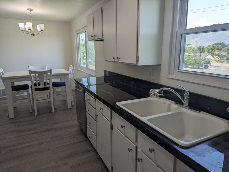 1760 Nw - Photo 3 of 11