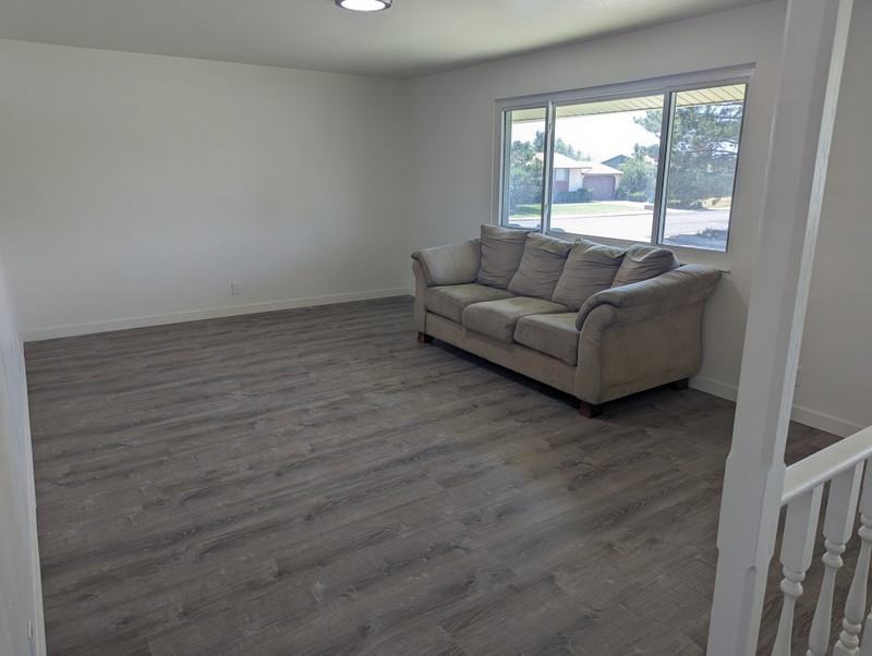 1760 Nw - Photo 4 of 11