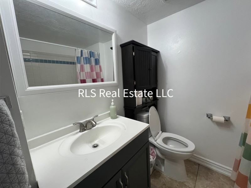 1541 N Riverside Ave #15 - Photo 4 of 15