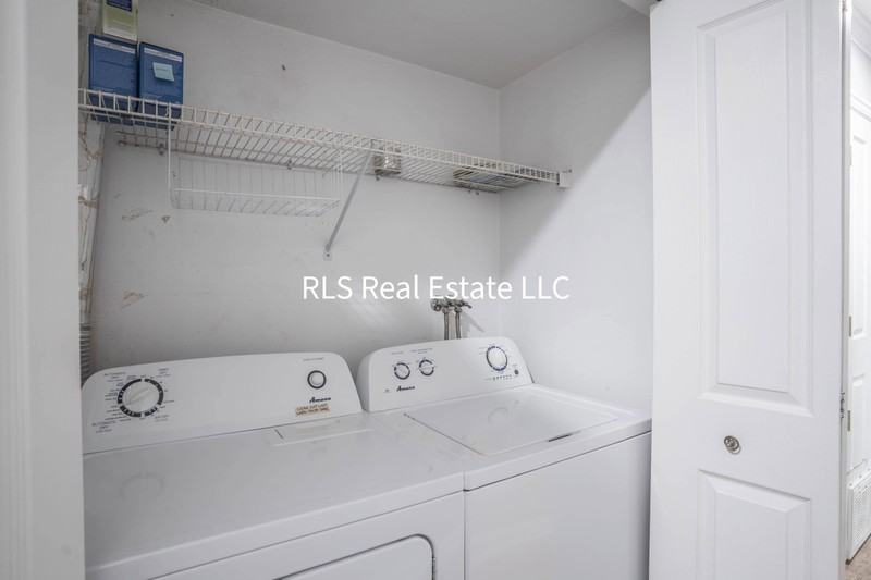 1541 N Riverside Ave #15 - Photo 5 of 15