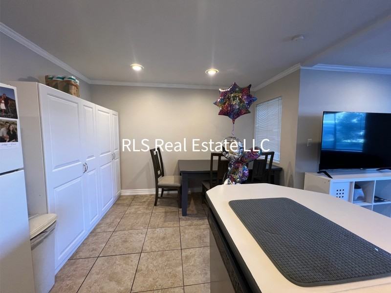 1541 N Riverside Ave #15 - Photo 7 of 15