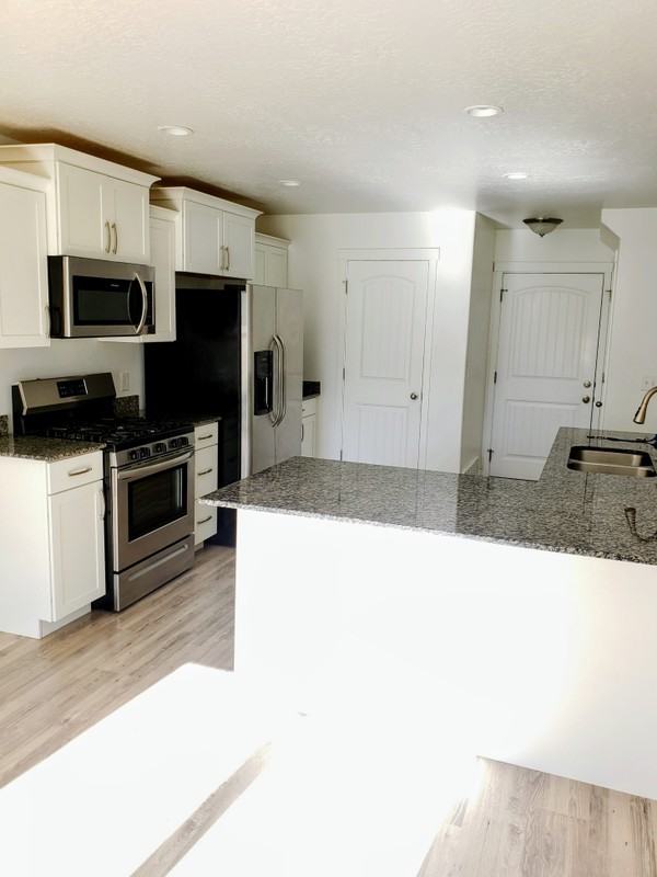 463 S Fox Chase Ln - Photo 3 of 19