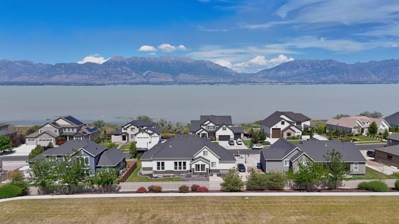 3687 S Spinnaker Bay Dr - Photo 3 of 32
