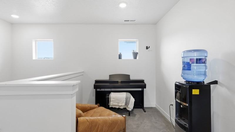 328 W Snowberry Dr - Photo 4 of 13