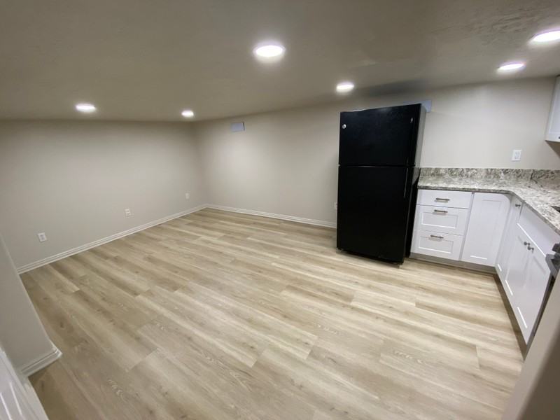50 W - Photo 2 of 9