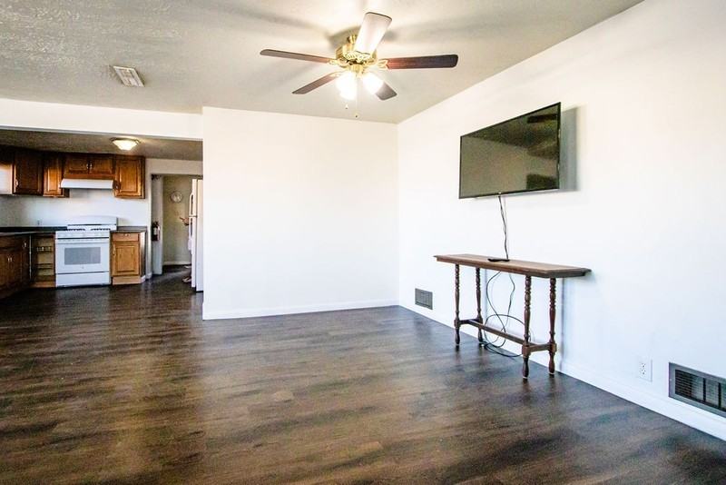 196 Es - Photo 3 of 21
