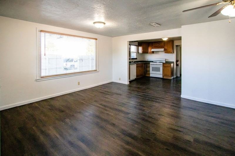 196 Es - Photo 4 of 21