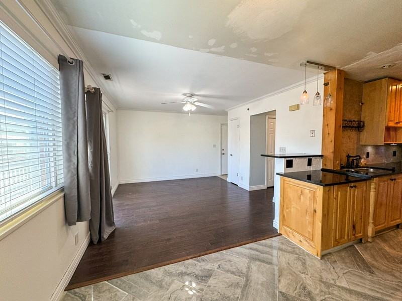 614 Sw #4 - Photo 5 of 19