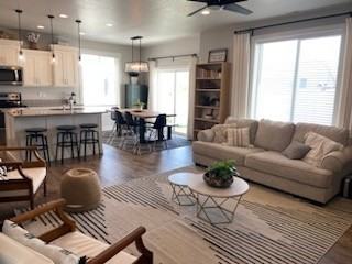 9789 N Bridge St - Photo 5 of 14