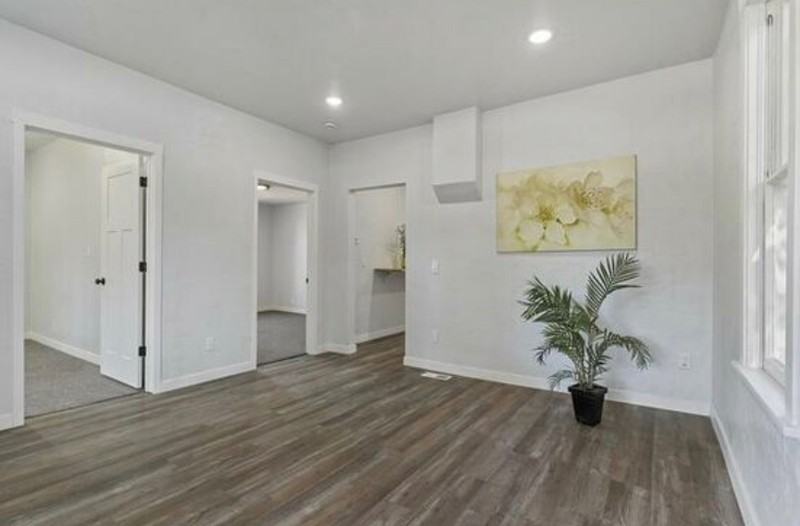 322 30th St - Photo 3 of 10