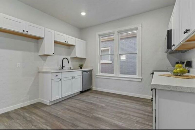 322 30th St - Photo 4 of 10