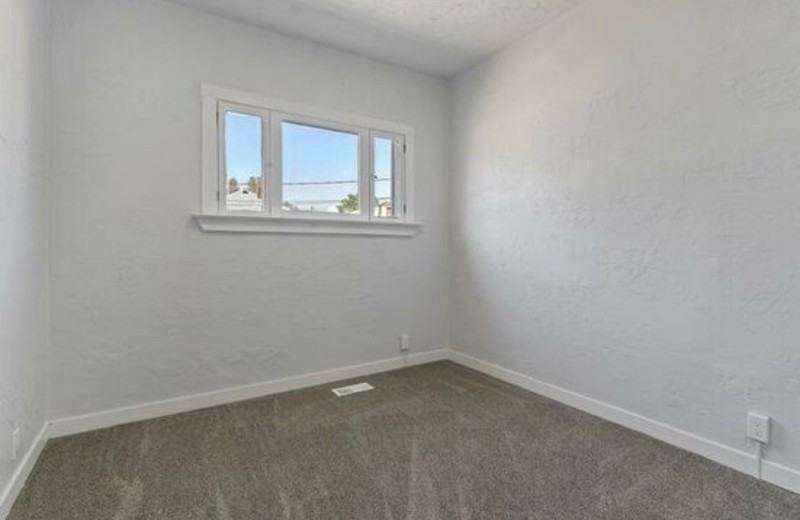 322 30th St - Photo 7 of 10