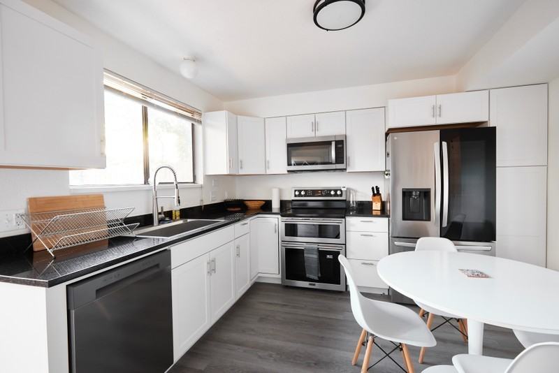 1719 S Lake St #4 - Photo 6 of 46