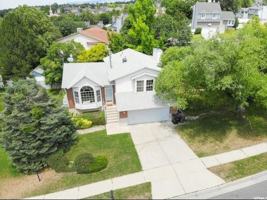 featured image of 1043 E Eagle Bend Rd