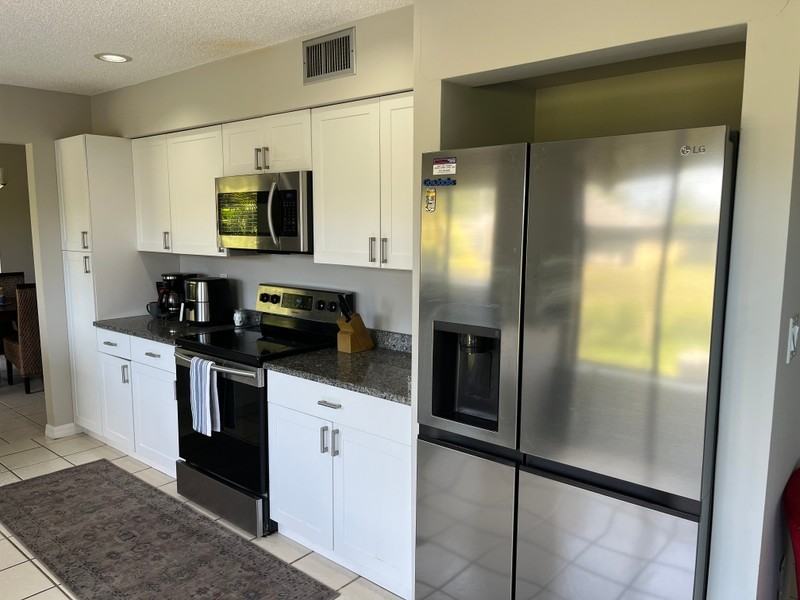 3918 Shady Glen Ln - Photo 6 of 17