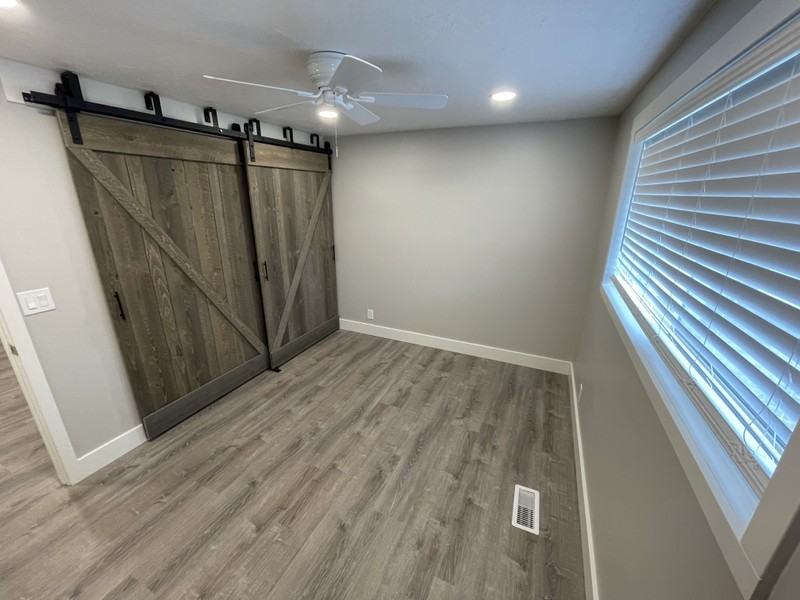 578 Nw - Photo 3 of 20