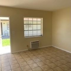 148 Nw 40th Ct #1 - Photo 3 of 10