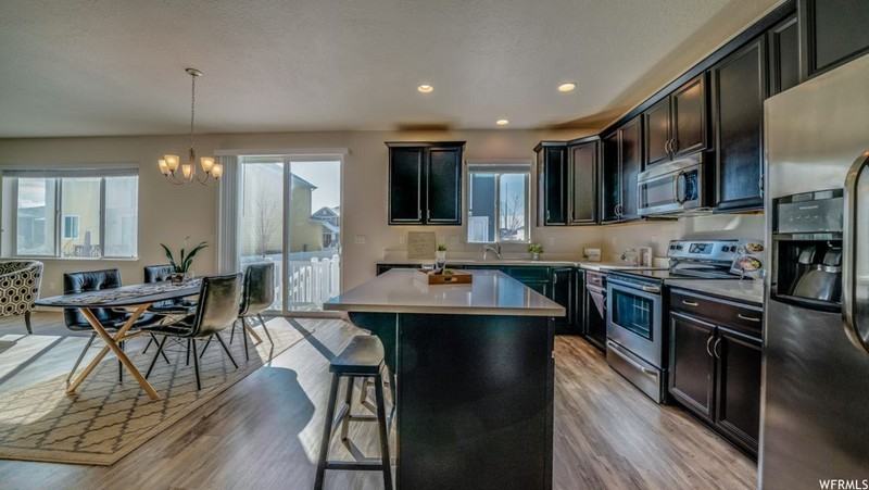 813 W Tamsin Ct - Photo 4 of 11