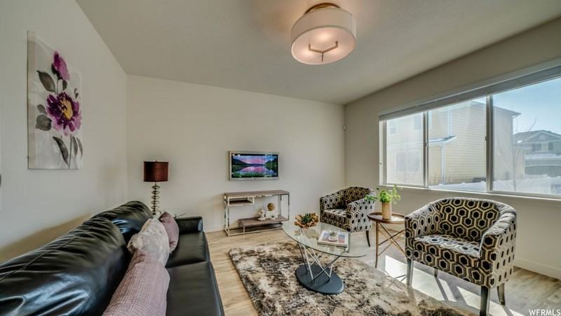 813 W Tamsin Ct - Photo 5 of 11