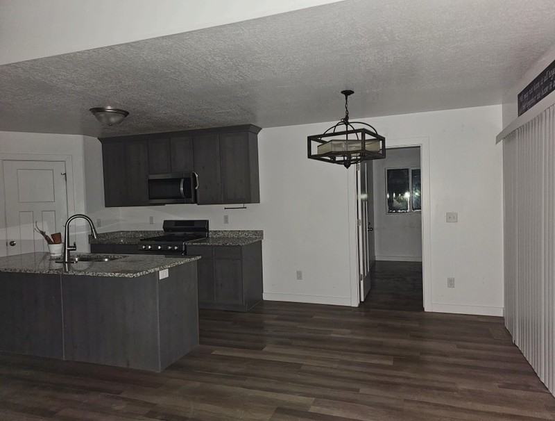 1118 W Rocky Way - Photo 2 of 9