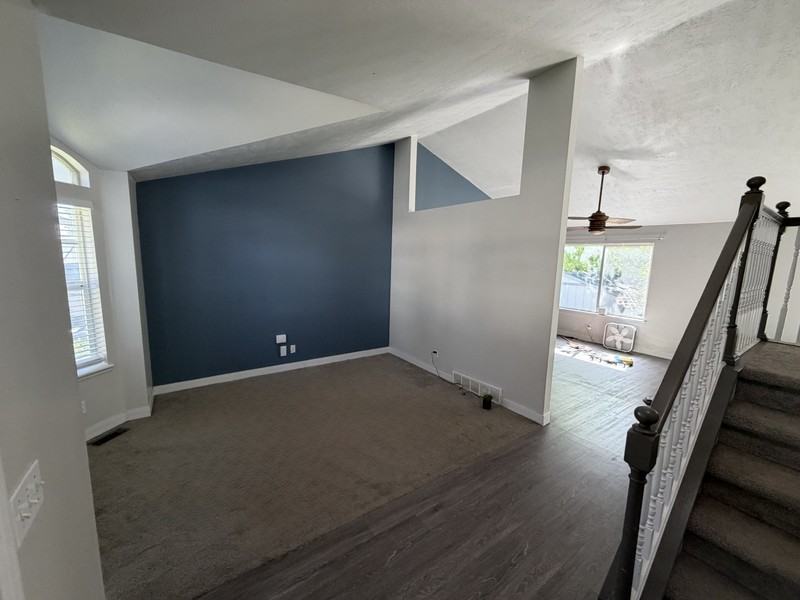 704 Country Club Dr - Photo 5 of 39