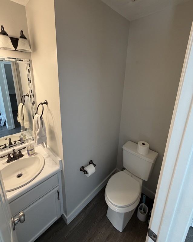 704 Country Club Dr - Photo 6 of 39