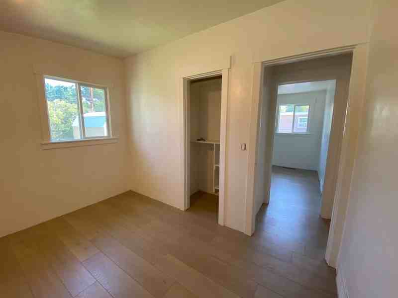 1451 Lynnwood Ave - Photo 6 of 18