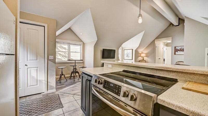 145 Daly Ave - Photo 5 of 29